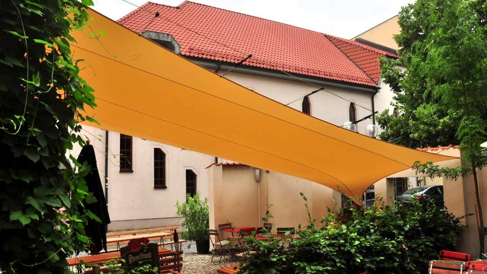 Video „Wandelbares Dach – raffbares Sonnensegel“ abspielen